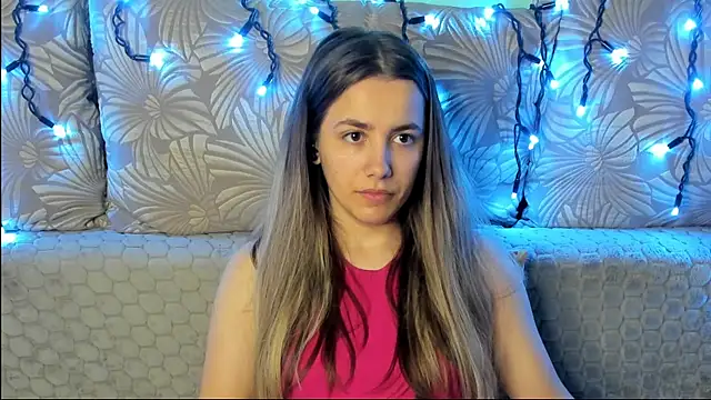 Snapshot of MaggieCake chatting on June 2026 03:44:01 AM MaggieCake online show from June 2026 03:44:01 AM