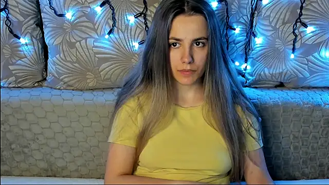 Snapshot of MaggieCake chatting on June 2026 01:03:01 AM MaggieCake online show from June 2026 01:03:01 AM