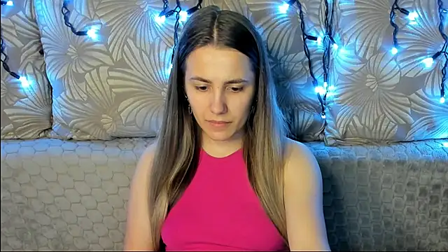Snapshot of MaggieCake chatting on June 2026 01:32:02 AM MaggieCake online show from June 2026 01:32:02 AM