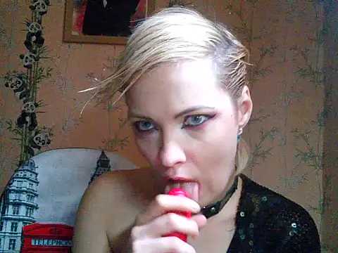 Snapshot of WildMissNiks chatting on October 2025 08:22:01 AM WildMissNiks online show from October 2025 08:22:01 AM