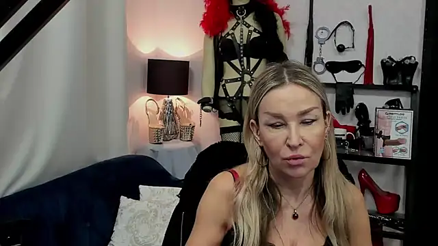 Snapshot of crystaLUX chatting on December 2024 06:42:02 AM crystaLUX online show from December 2024 06:42:02 AM