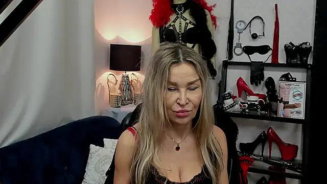 Snapshot of crystaLUX chatting on December 2024 06:05:02 AM crystaLUX online show from December 2024 06:05:02 AM