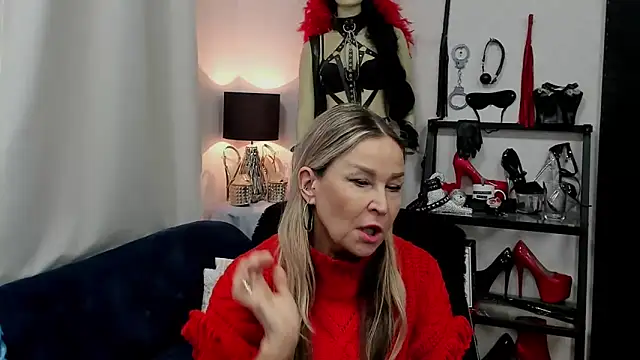 Snapshot of crystaLUX chatting on January 2025 11:48:01 AM crystaLUX online show from January 2025 11:48:01 AM