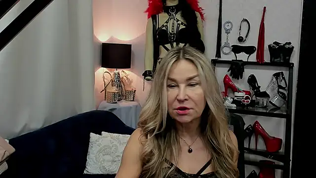 Snapshot of crystaLUX chatting on February 2025 05:51:02 AM crystaLUX online show from February 2025 05:51:02 AM