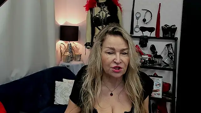 Snapshot of crystaLUX chatting on February 2025 05:48:02 AM crystaLUX online show from February 2025 05:48:02 AM