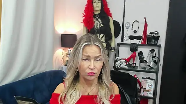 Snapshot of crystaLUX chatting on October 2025 05:55:02 AM crystaLUX online show from October 2025 05:55:02 AM