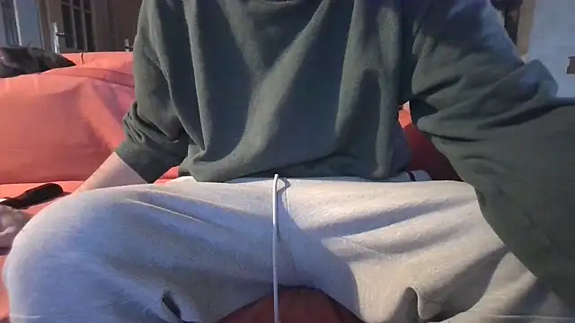 Snapshot of naked_bear chatting on February 2025 07:59:02 AM naked bear online show from February 2025 07:59:02 AM