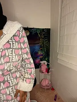 Snapshot of Badjen1027 chatting on November 2025 02:21:01 AM Badjen1027 online show from November 2025 02:21:01 AM