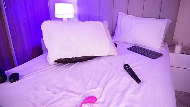 curvyliciousss online show from January 2025 11:02:02 PM