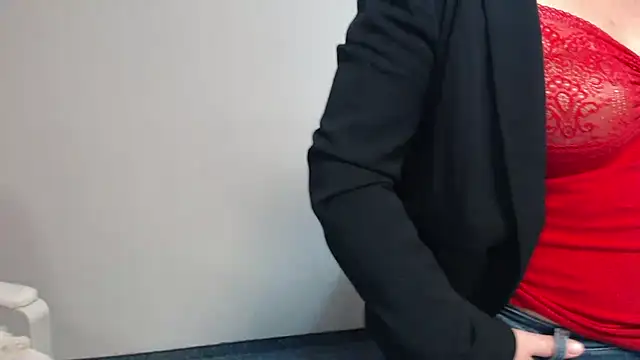 Snapshot of Adelewildx chatting on December 2024 05:04:02 AM Adelewildx online show from December 2024 05:04:02 AM