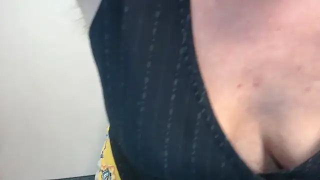 Snapshot of Adelewildx chatting on December 2024 05:59:02 AM Adelewildx online show from December 2024 05:59:02 AM