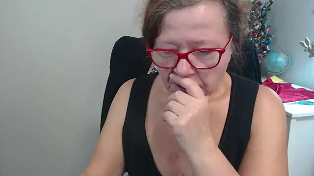 Snapshot of Adelewildx chatting on December 2024 09:04:01 AM Adelewildx online show from December 2024 09:04:01 AM