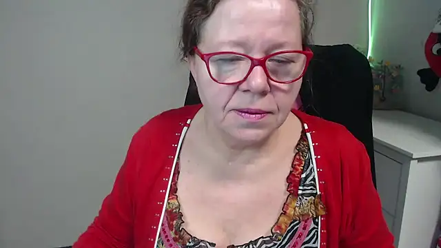 Snapshot of Adelewildx chatting on February 2025 04:03:02 AM Adelewildx online show from February 2025 04:03:02 AM