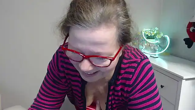 Snapshot of Adelewildx chatting on March 2025 04:03:02 AM Adelewildx online show from March 2025 04:03:02 AM