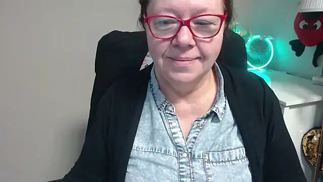 Snapshot of Adelewildx chatting on March 2025 04:29:02 AM Adelewildx online show from March 2025 04:29:02 AM