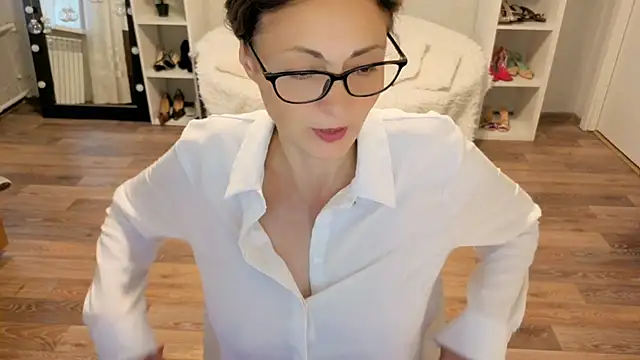 Snapshot of CaringSophie chatting on October 2025 07:47:02 AM CaringSophie online show from October 2025 07:47:02 AM