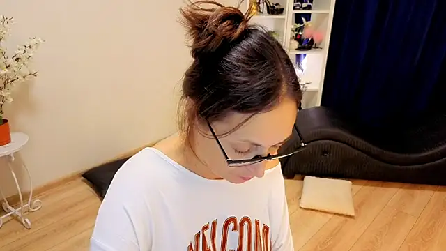 Snapshot of CaringSophie chatting on February 2026 01:44:01 PM CaringSophie online show from February 2026 01:44:01 PM