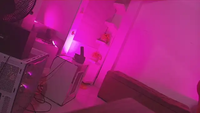 emyli sw  online show from October 2025 03:06:02 AM