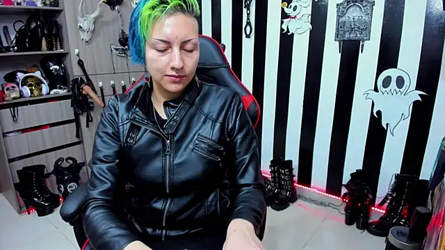 Snapshot of Mistress_Yelena chatting on December 2024 04:42:01 PM Mistress Yelena online show from December 2024 04:42:01 PM