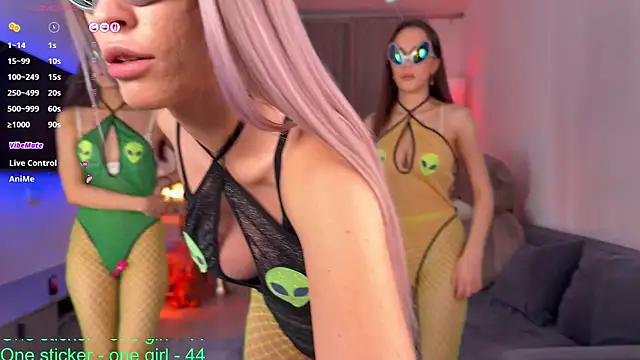 Snapshot of mikkixmeow chatting on November 2025 01:00:01 PM mikkixmeow online show from November 2025 01:00:01 PM