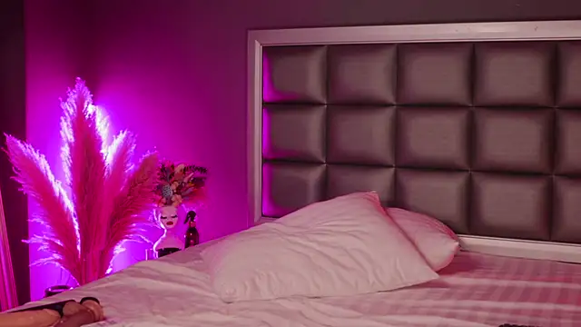 Snapshot of Anais_Bloom chatting on February 2025 02:35:01 AM Anais Bloom online show from February 2025 02:35:01 AM