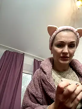 ModelEva online show from October 2025 02:27:02 PM