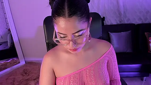 Snapshot of PaulinaBelushi chatting on December 2024 01:15:02 AM PaulinaBelushi online show from December 2024 01:15:02 AM