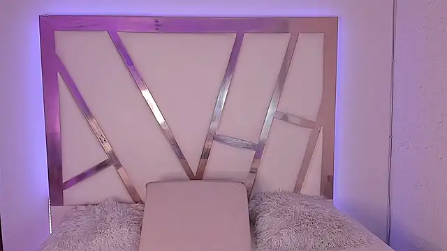 Snapshot of PaulinaBelushi chatting on January 2025 02:06:02 AM PaulinaBelushi online show from January 2025 02:06:02 AM