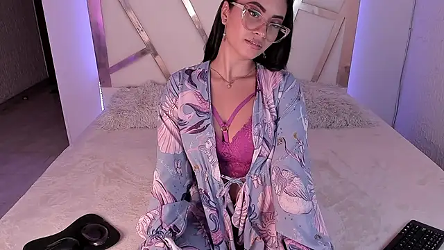 Snapshot of PaulinaBelushi chatting on January 2025 04:43:01 PM PaulinaBelushi online show from January 2025 04:43:01 PM