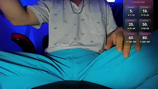 Snapshot of Alex_smith00 chatting on December 2024 12:41:01 AM Alex smith00 online show from December 2024 12:41:01 AM