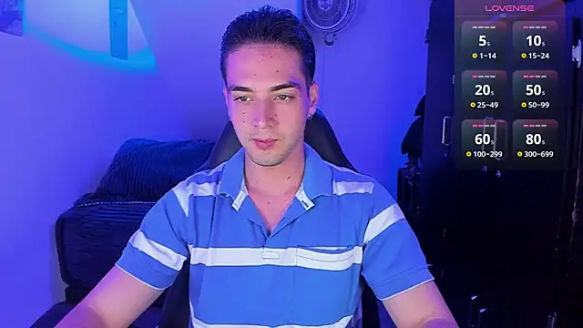 Snapshot of Alex_smith00 chatting on December 2024 02:41:02 AM Alex smith00 online show from December 2024 02:41:02 AM