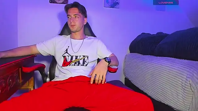 Snapshot of Alex_smith00 chatting on February 2025 01:27:01 AM Alex smith00 online show from February 2025 01:27:01 AM