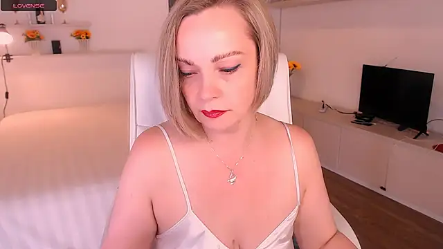 Tilly Eliot online show from November 2025 08:30:01 PM