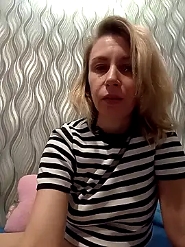 Snapshot of MissisMilk chatting on May 2026 01:52:02 PM MissisMilk online show from May 2026 01:52:02 PM