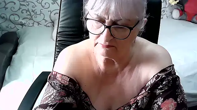 Snapshot of LolkaAlyss chatting on February 2025 12:39:02 PM LolkaAlyss online show from February 2025 12:39:02 PM