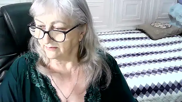 Snapshot of LolkaAlyss chatting on November 2025 03:30:01 AM LolkaAlyss online show from November 2025 03:30:01 AM