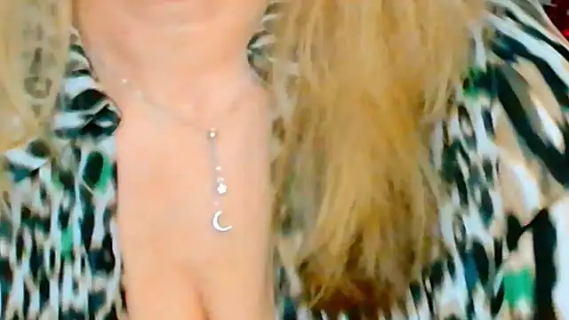 Snapshot of Tyana40 chatting on February 2025 05:37:01 AM Tyana40 online show from February 2025 05:37:01 AM