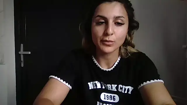 NicolePlay online show from June 2026 02:33:01 PM