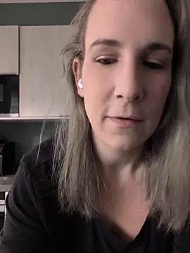 Snapshot of NaomiAndFriends chatting on June 2026 08:15:02 AM NaomiAndFriends online show from June 2026 08:15:02 AM