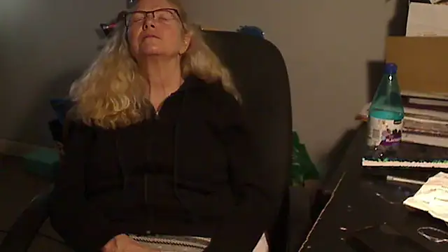 Snapshot of XTRAHORNYONE chatting on February 2025 02:50:02 AM XTRAHORNYONE online show from February 2025 02:50:02 AM