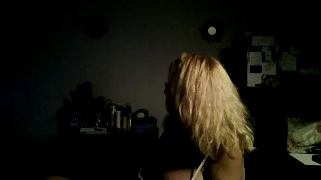 Snapshot of XTRAHORNYONE chatting on October 2025 01:15:02 AM XTRAHORNYONE online show from October 2025 01:15:02 AM