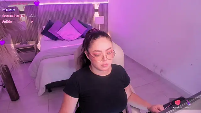 emmy walker online show from November 2025 11:00:02 AM