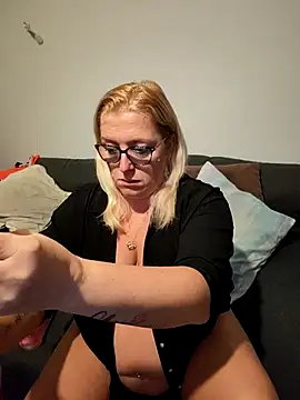 winniess40 online show from November 2025 03:49:02 AM