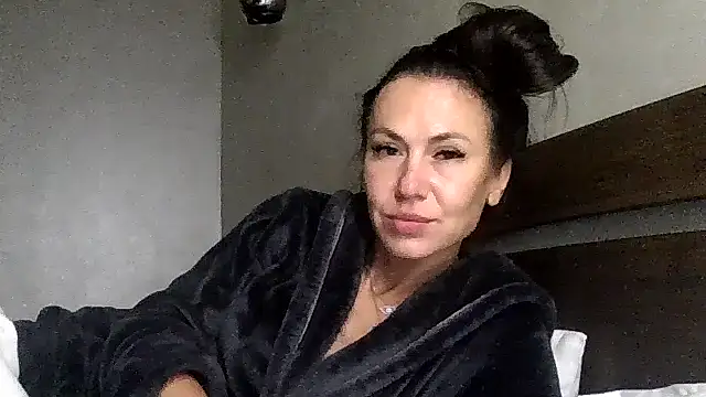 JulianaGold1 online show from October 2025 08:41:01 PM