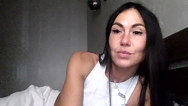 JulianaGold1 online show from October 2025 07:14:02 PM