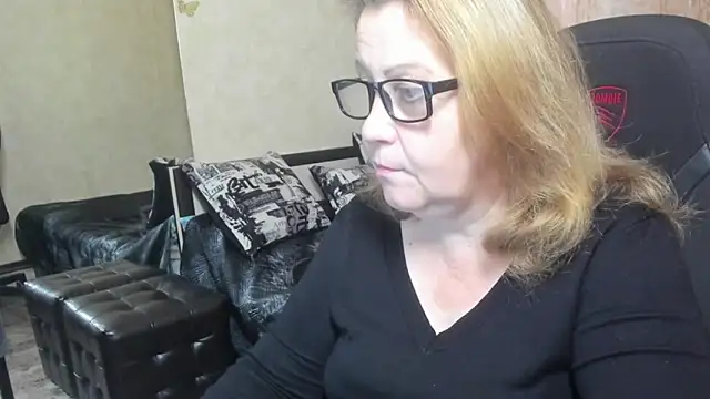 Frau Marta online show from November 2025 12:37:02 PM