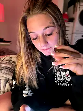 Snapshot of chloetease chatting on December 2024 02:00:02 PM chloetease online show from December 2024 02:00:02 PM