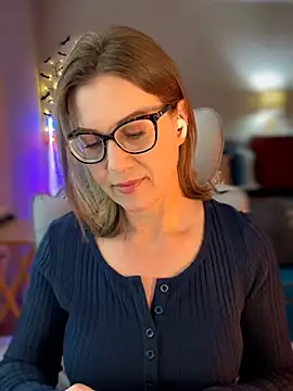 Snapshot of MaiseKnox chatting on May 2026 06:13:02 PM MaiseKnox online show from May 2026 06:13:02 PM