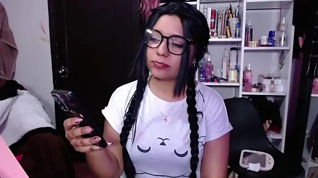 Snapshot of lil_daisy7 chatting on February 2025 04:03:01 AM lil daisy7 online show from February 2025 04:03:01 AM