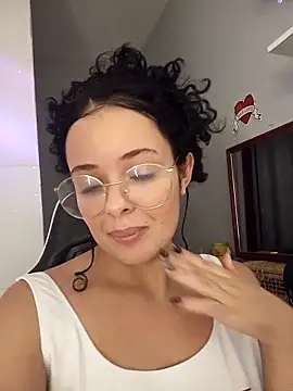 Snapshot of NinaSweet2 chatting on March 2026 04:01:02 AM NinaSweet2 online show from March 2026 04:01:02 AM